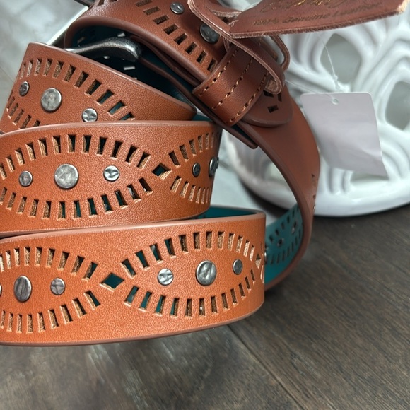 Catchfly Genuine Leather,hammered stud,laser cutout,removable pewter tone buckle - Picture 4 of 11